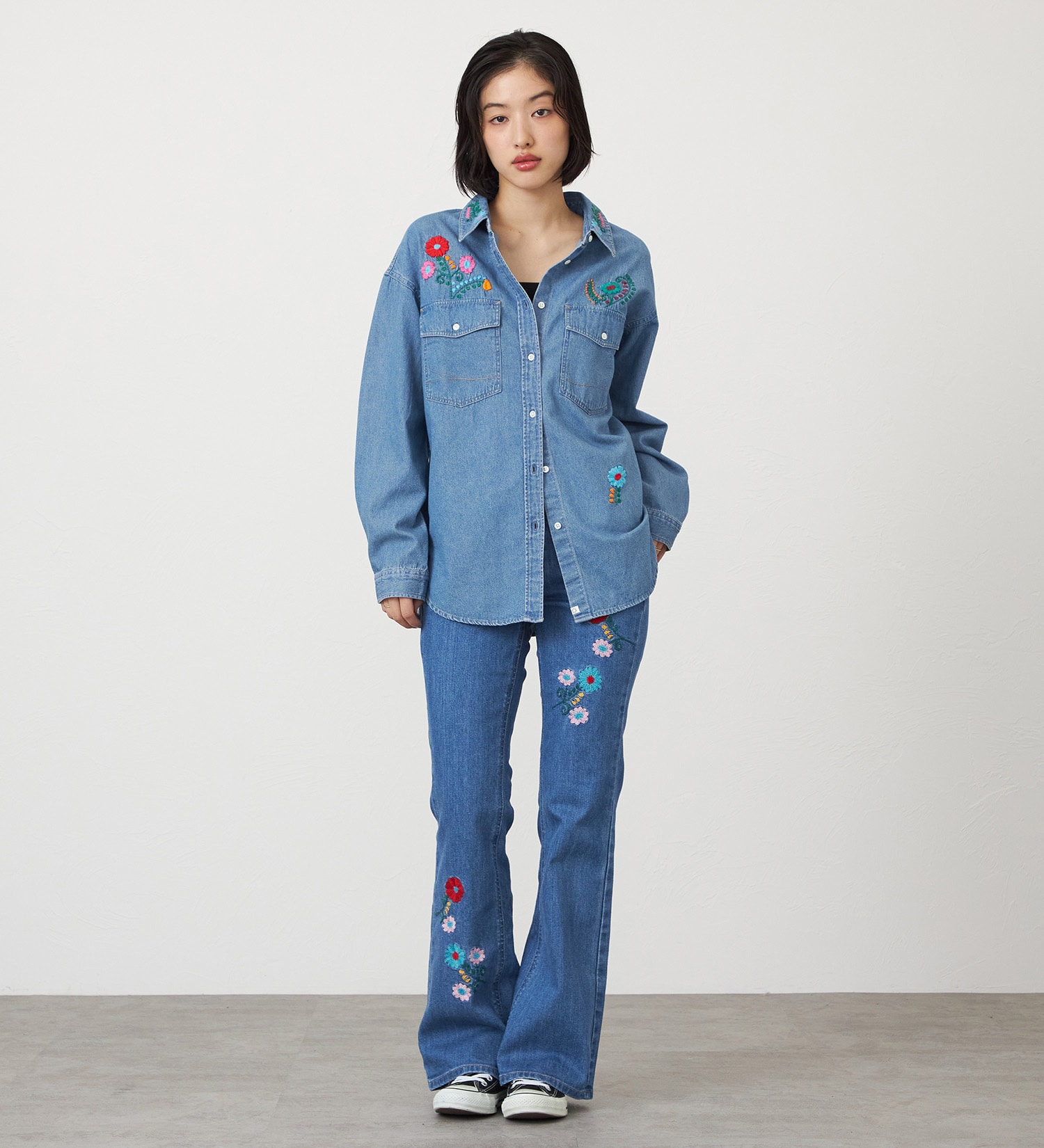 試着対象】SOMETHING LISA フレアデニムパンツ【フラワー刺繍