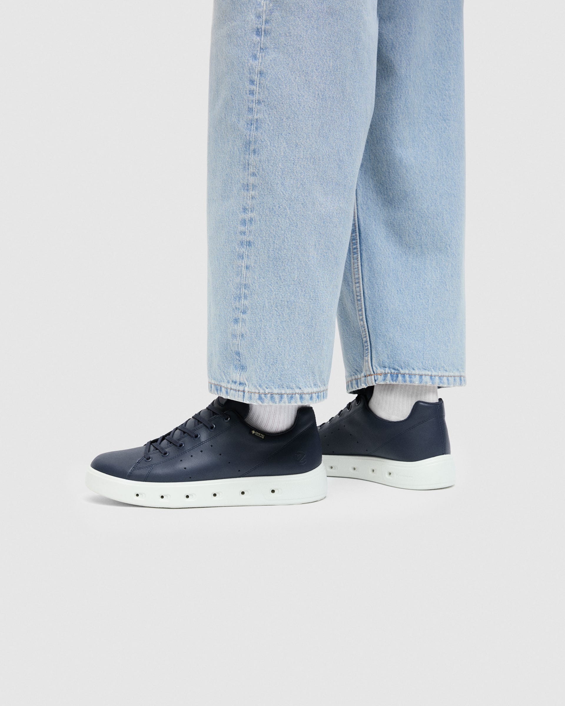 ECCO Street 720 MEN メンズ レザーGore-Texスニーカー | ブルー