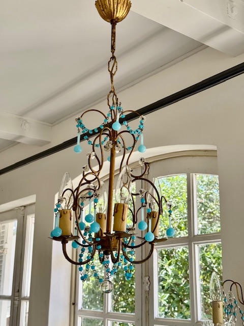 ブルーオパリンヌガラスの4灯シャンデリア | フランスアンティーク