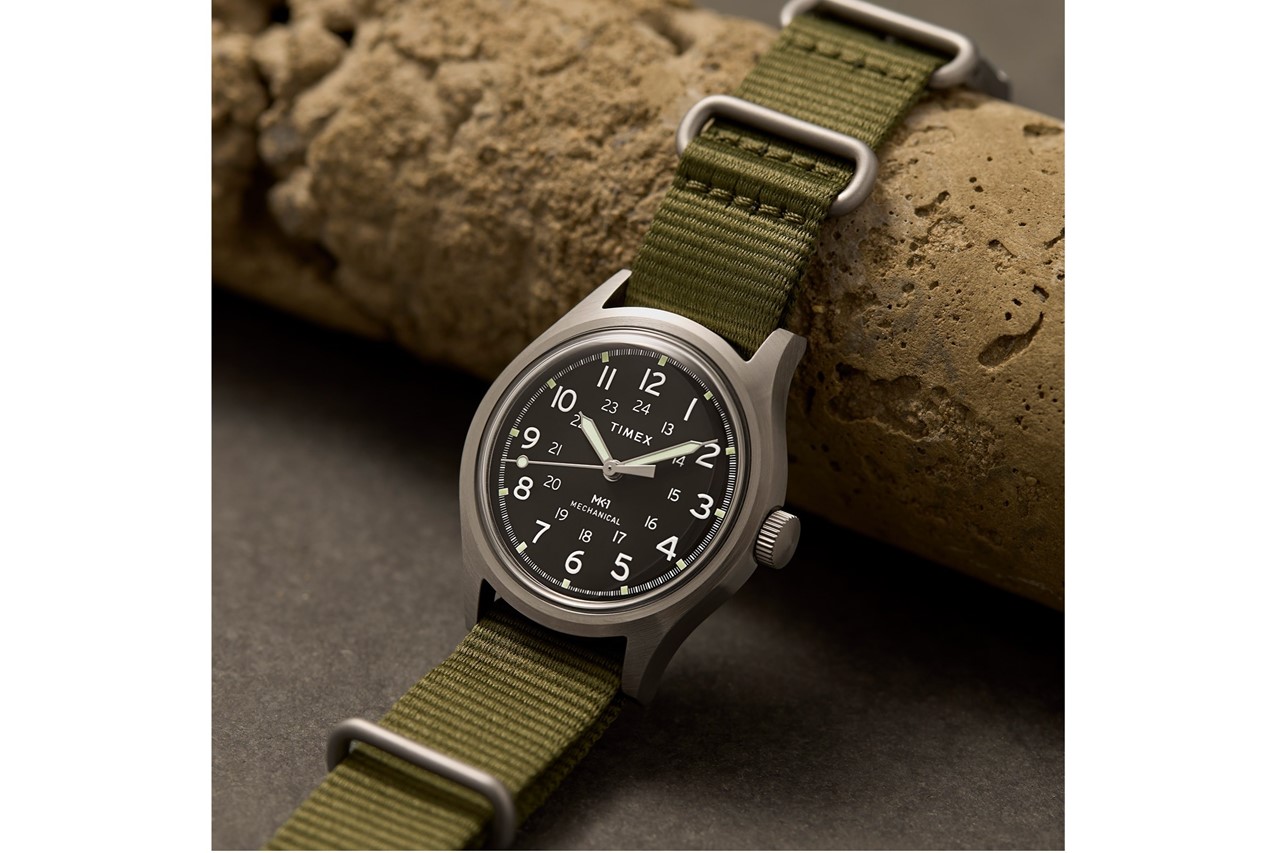 TIMEX」より、ベトナム戦争期の米軍仕様の意匠をベースにした