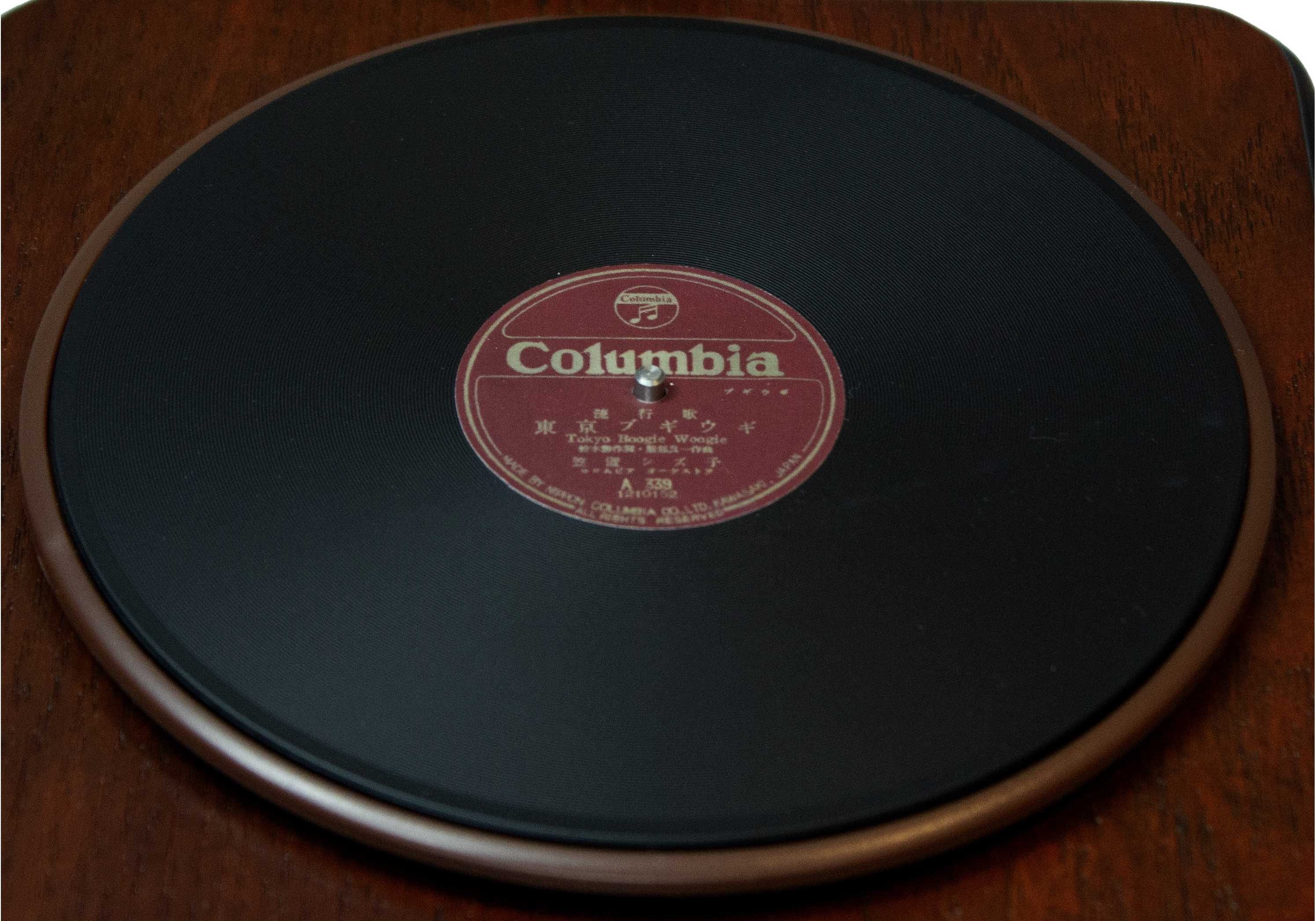 昭和100年メモリアル企画 日本コロムビアの名曲50曲内蔵の蓄音器型