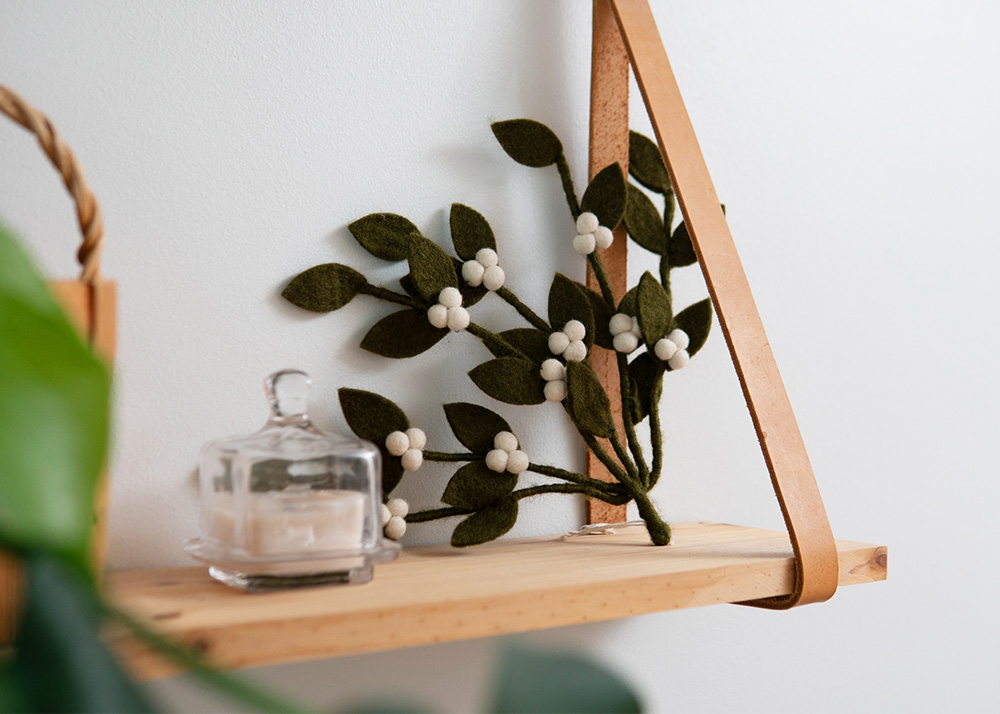 羊毛フェルトのクリスマスリース【ヤドリギ（S・L）ヤドリギスワッグ