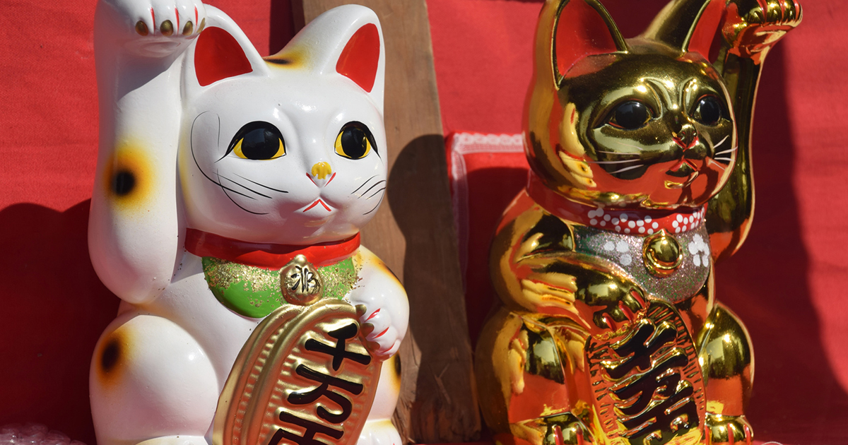 招き猫】英語動詞大辞典 英語で「招き猫」はどうやって説明する