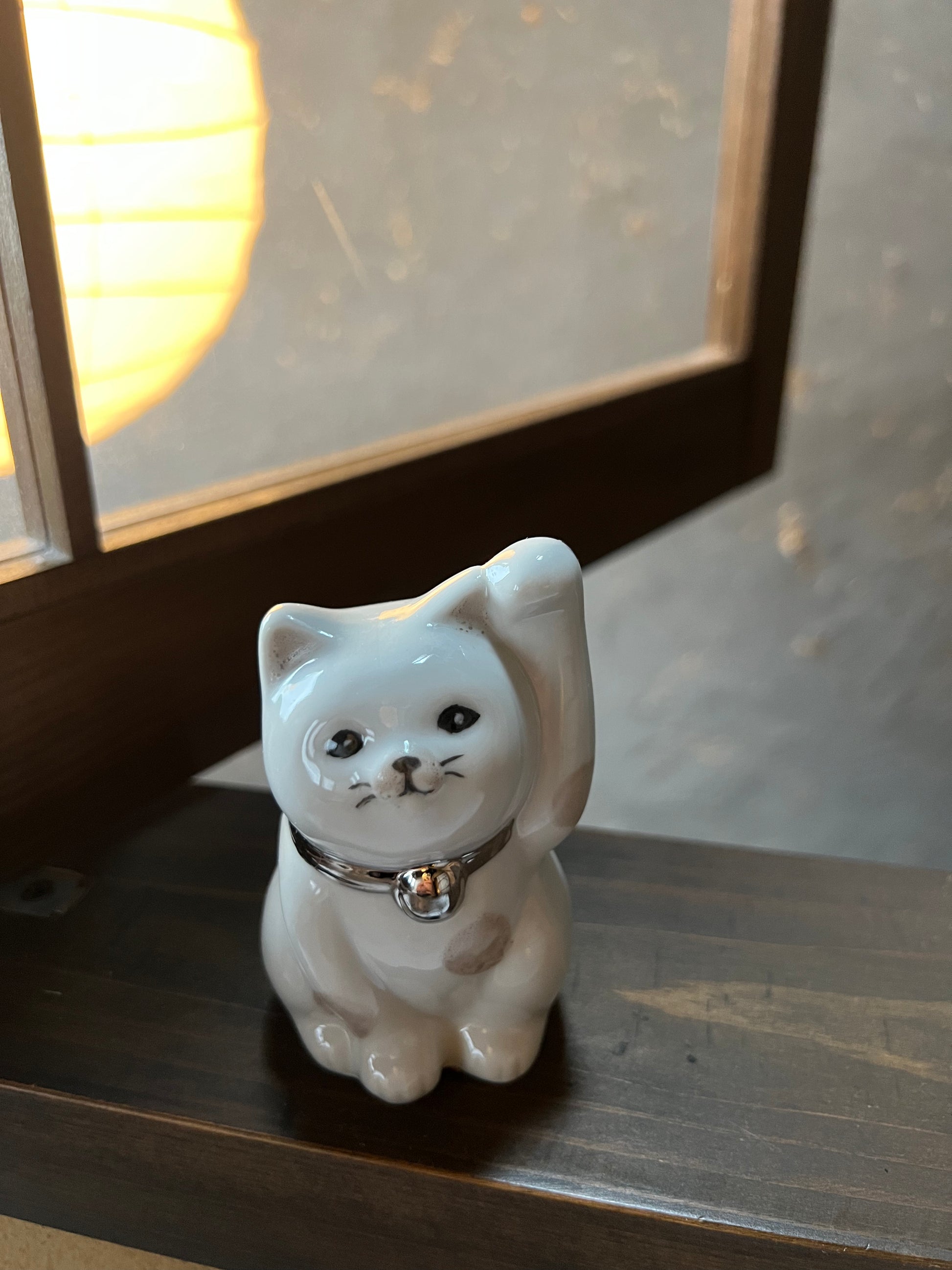 招き猫1番人気】幸せ招き猫！ベージュのぶちの九谷焼招き猫！金ぶち