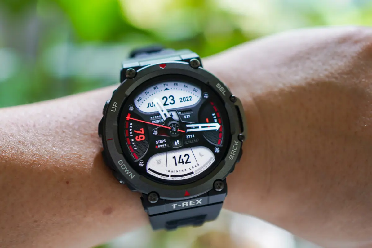 Amazfit T-REX 2の1か月使用レビュー。大型だけど、意外と邪魔には