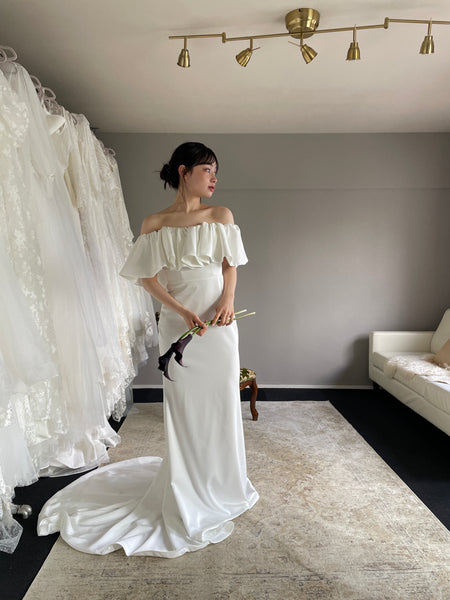 オフショルダー フリル ソフトマーメイドドレス ホワイト（W300WH）