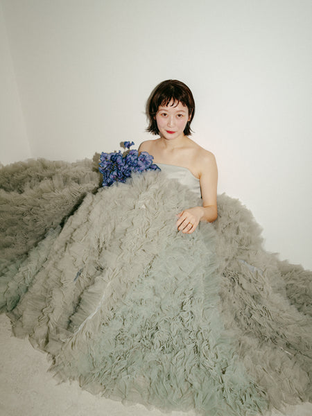 ブルーグレー ボリュームフリルドレス（W328）