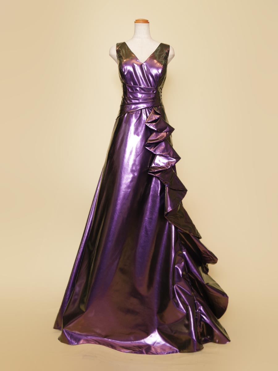 メタリックパープルの艶やかな光沢が大人っぽくも美しいAライン