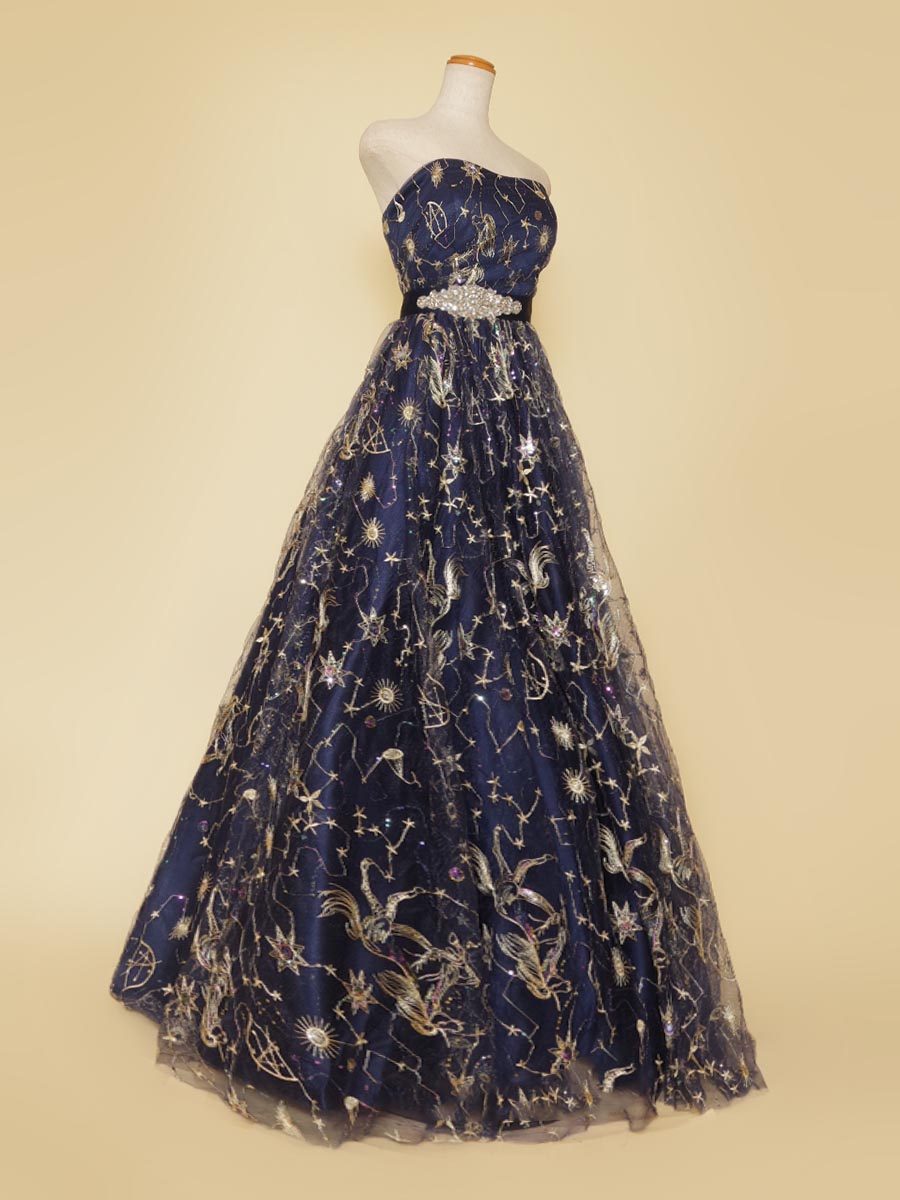 クラシックな演奏会などにはネイビーカラーのドレス｜ドレスルームアミ