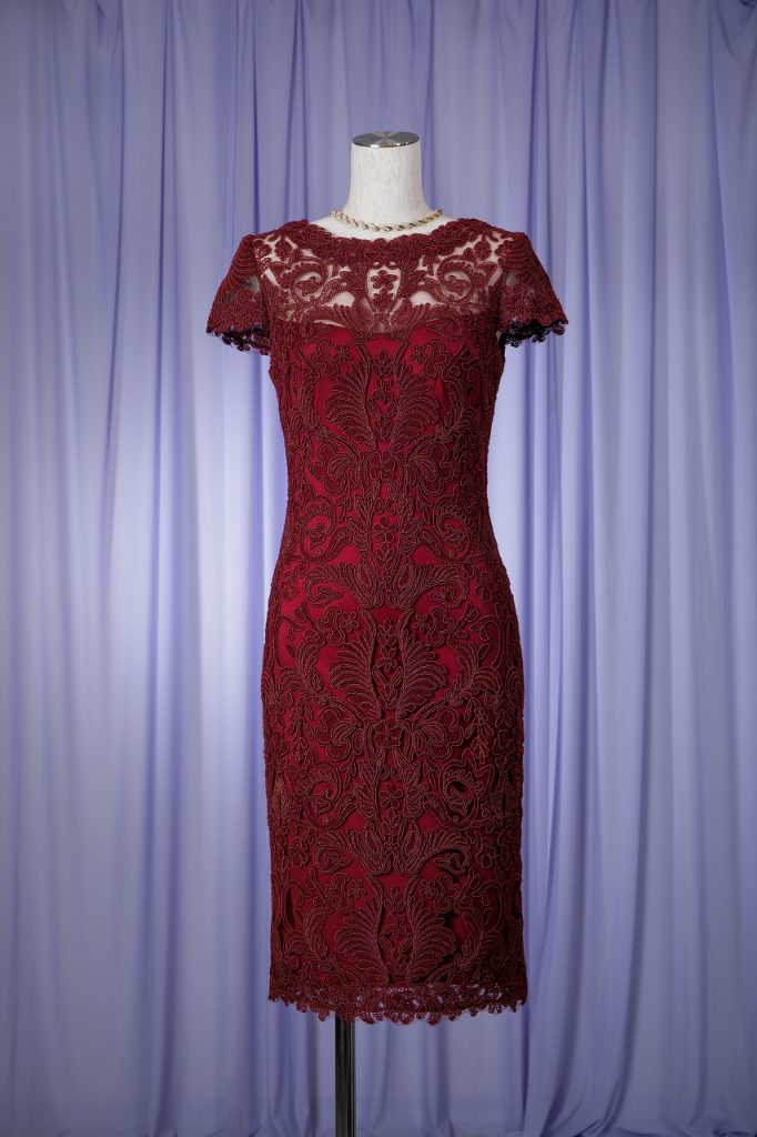 TADASHI SHOJI タダシ ショウジ YOKEチェリーレッドドレス | 結婚式