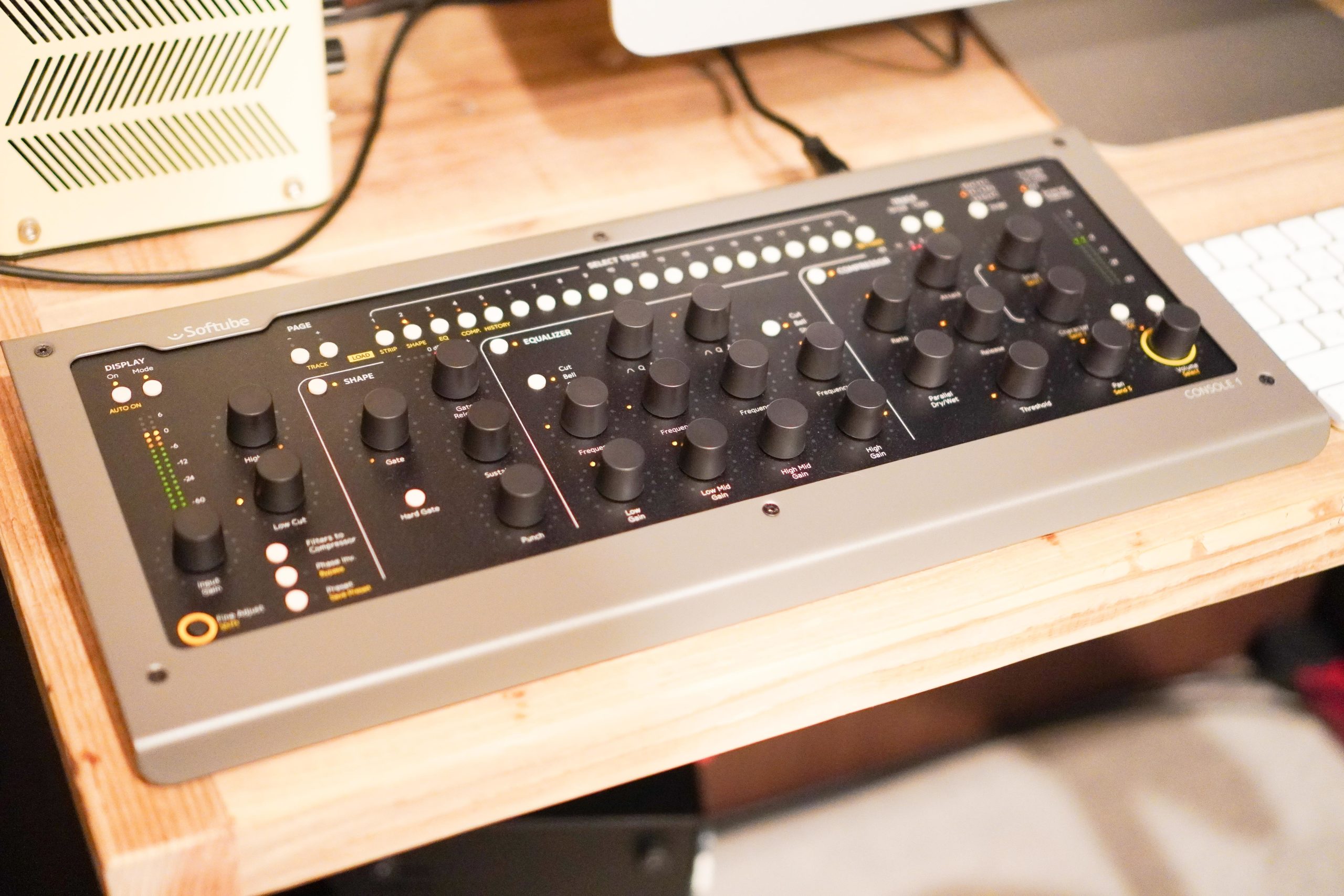 Softube Console 1 mk2のレビュー。卓を触るようにミックスできる最高