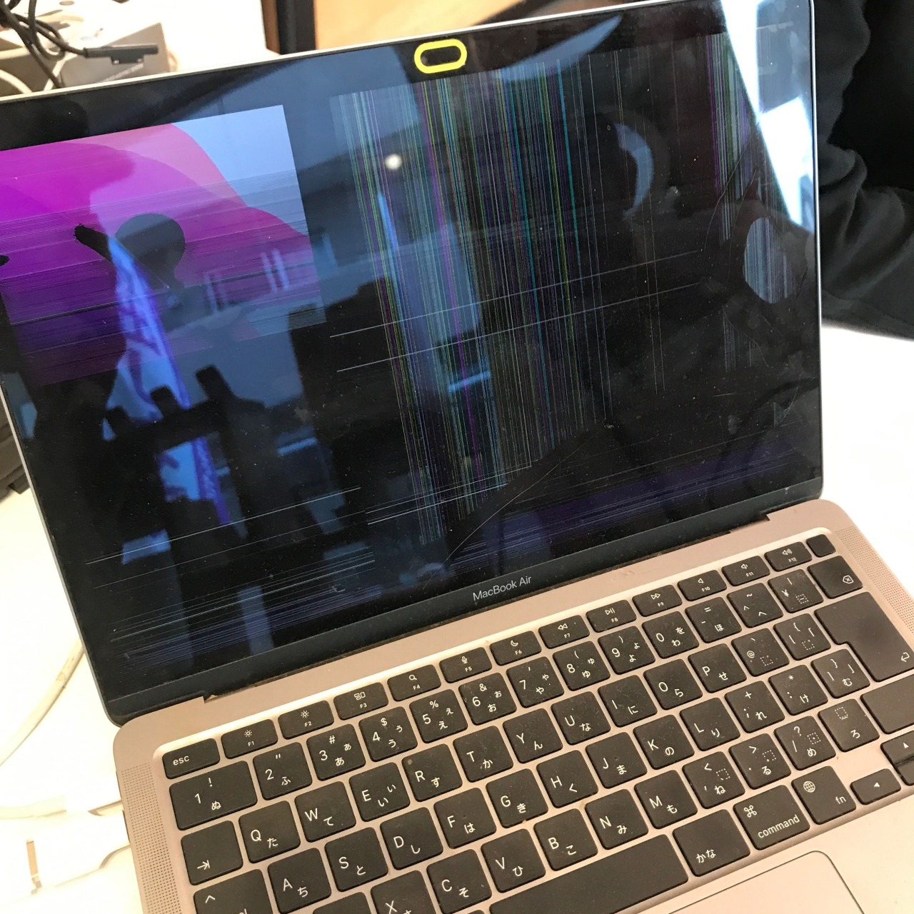 MacBook Air (M1, 2020) 液晶割れ 交換修理