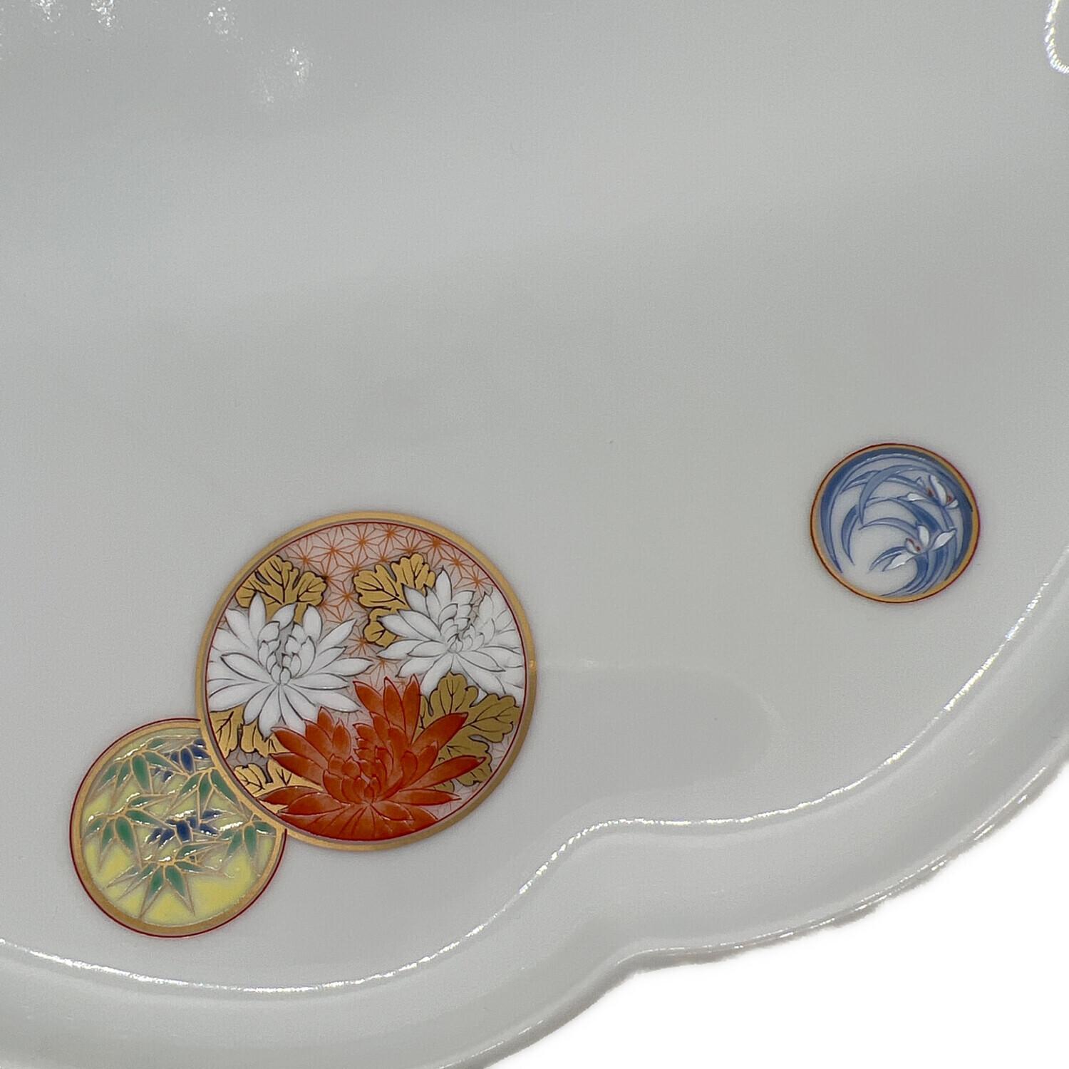 深川製磁 (フカガワセイジ) 梅型八寸皿 △ 寿赤絵 花型中付