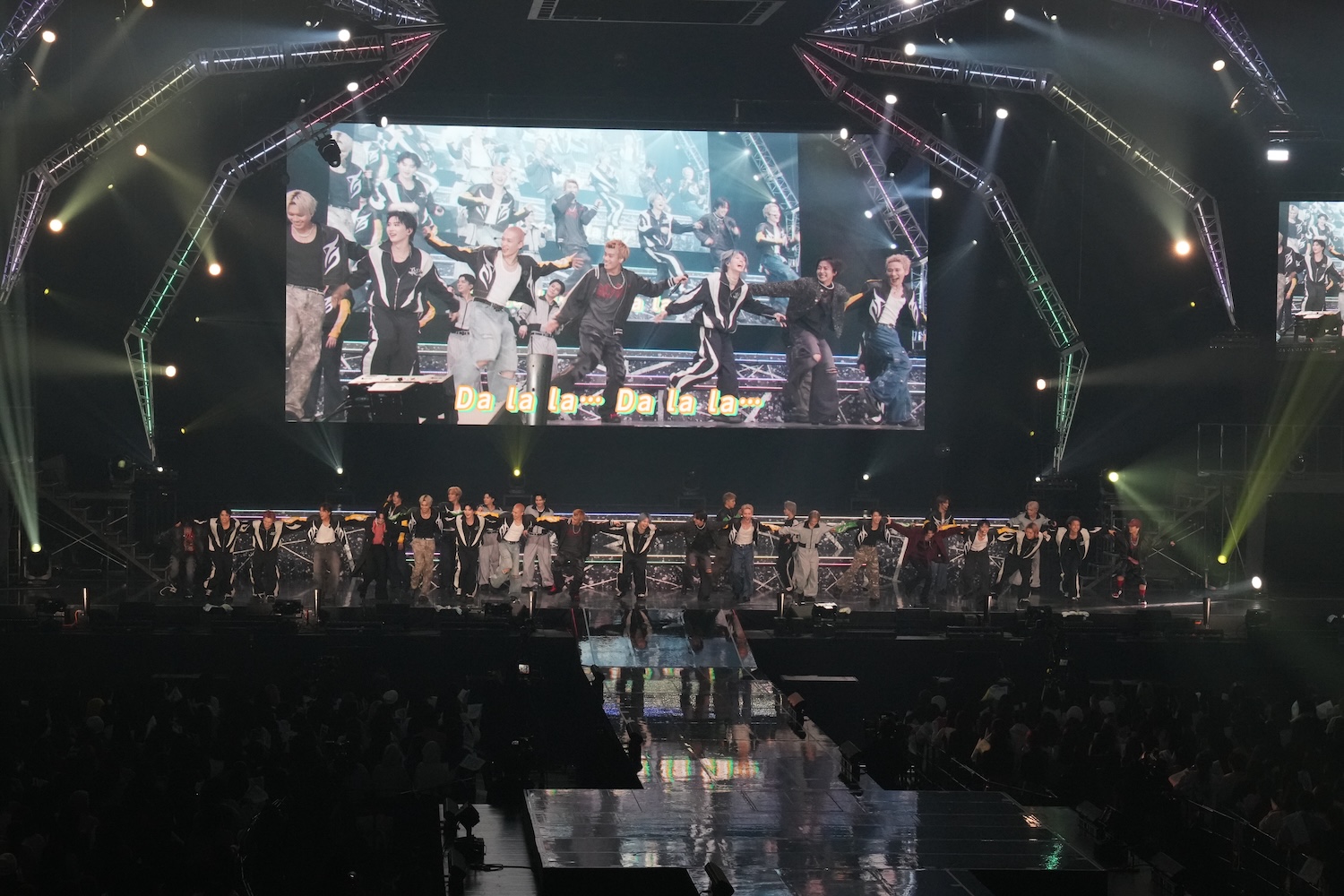 NEO EXILEが大集結！4グループ総勢27名が一夜限りのスペシャルライブを