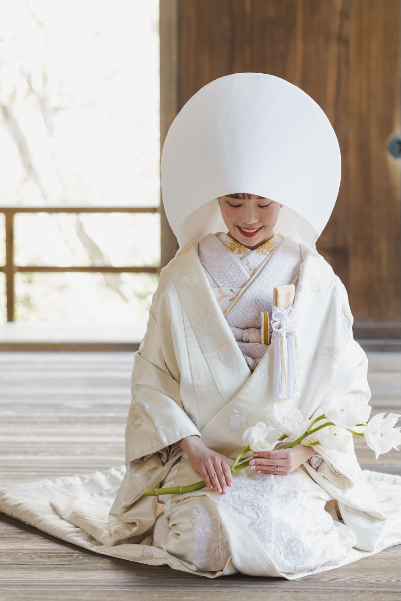 前撮りで白無垢を着よう！白無垢の選び方やうまく着こなすコツを紹介