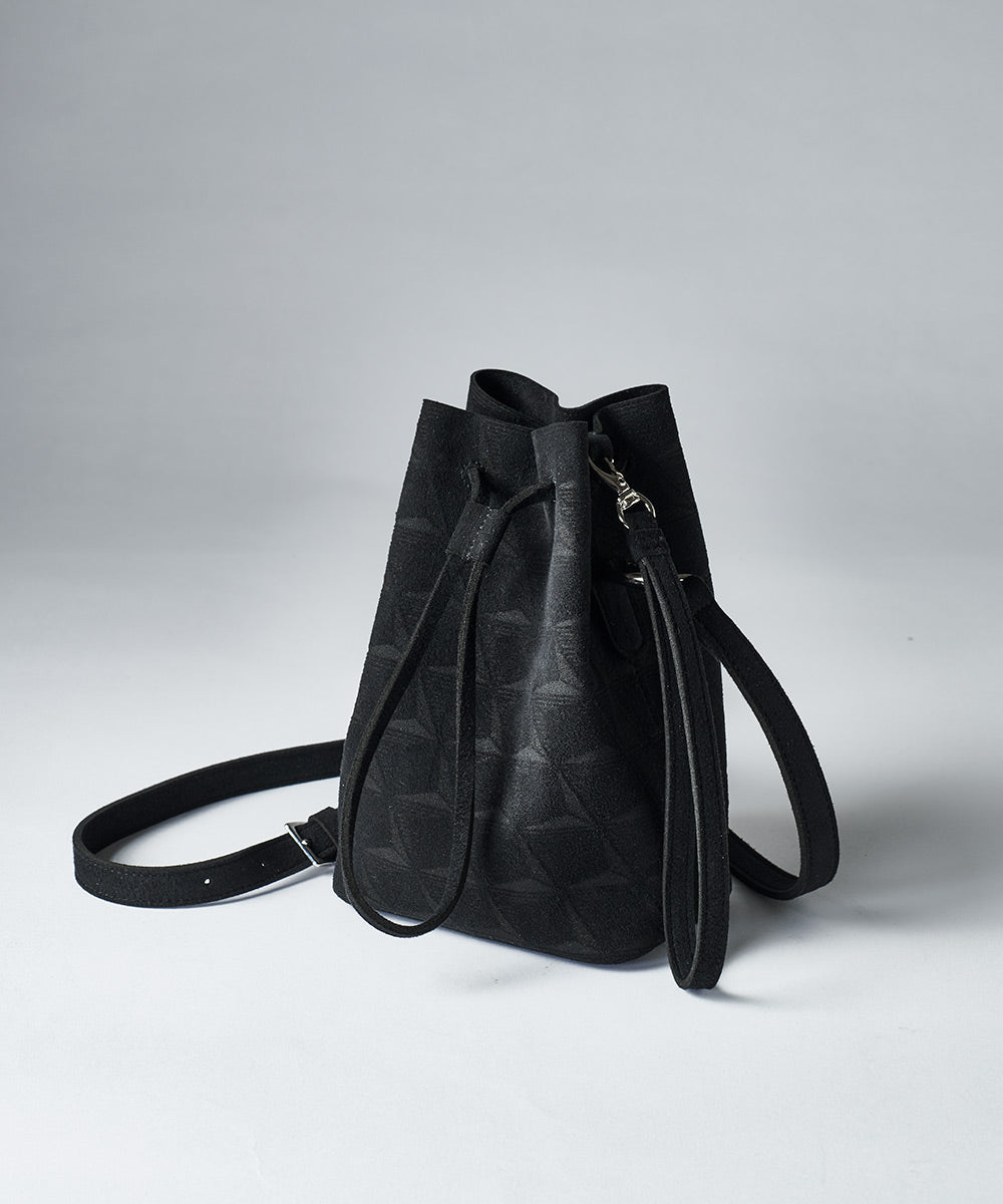 機能素材「ウルトラスエード」を使用した高品質巾着バッグ – Estivant