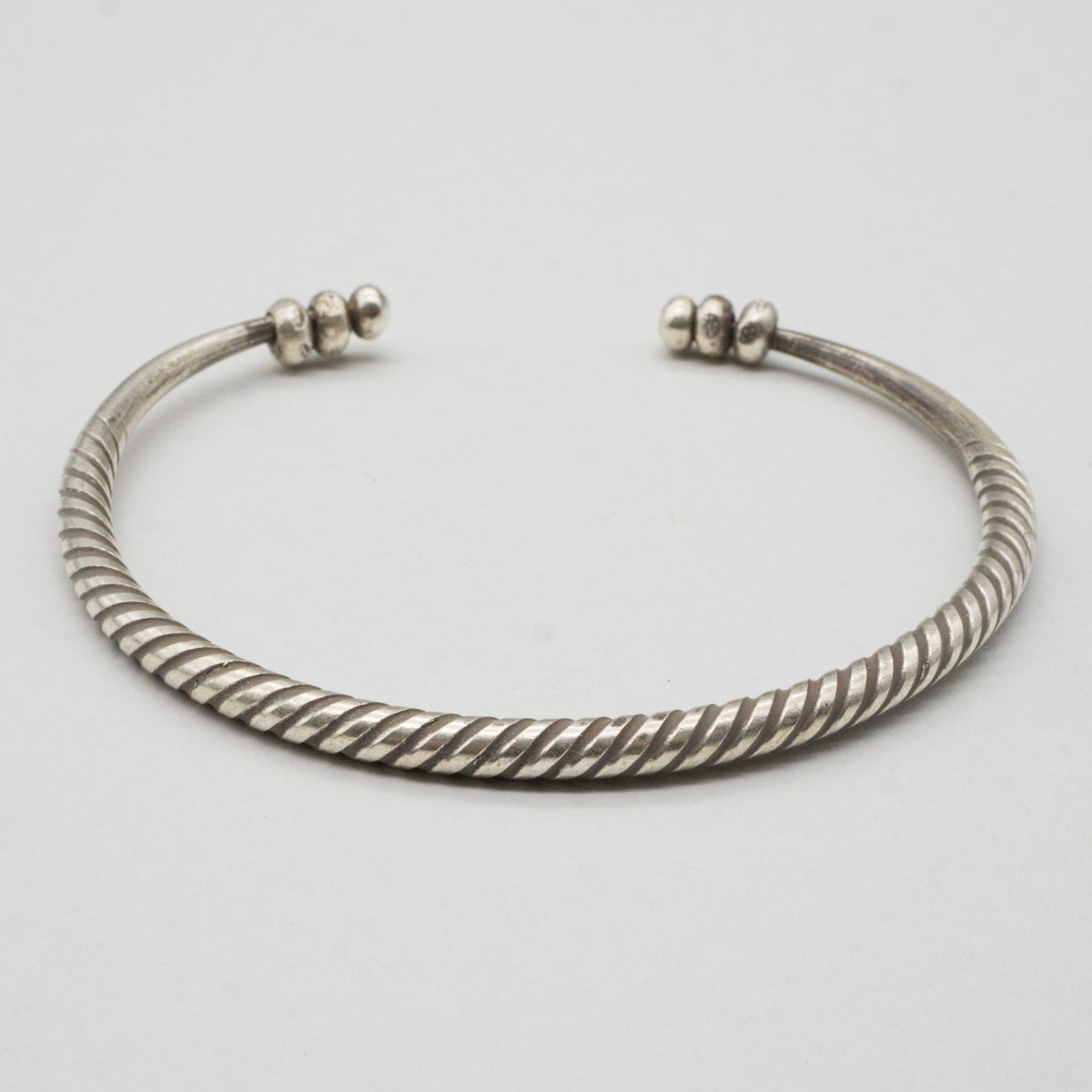 カレンシルバーバングル（KSB16シリーズ） – the ETHNORTH GALLERY