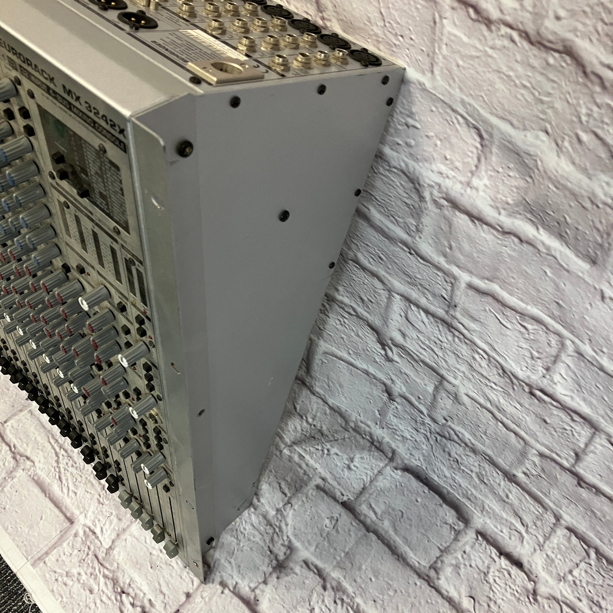 Behringer EuroRack MX 3242X Mixer - Evolution Music