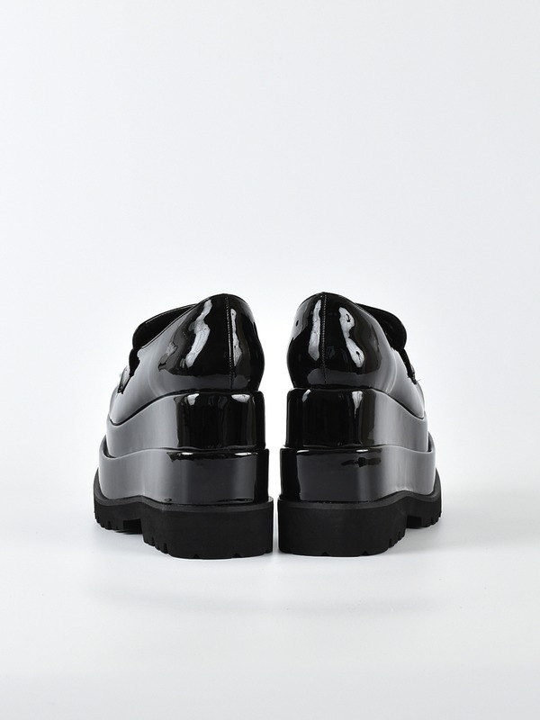 厚底チャームローファー｜evelyn（エブリン）公式通販サイト