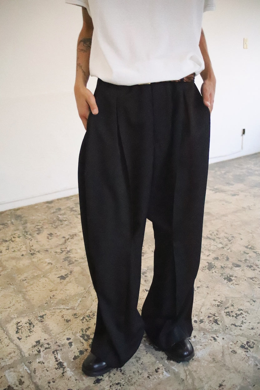 Tuck-detail pants Black – EYE/KHOKI