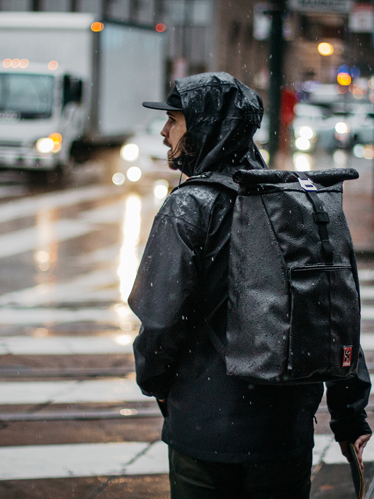 CHROMEから、完全防水、防寒機能を搭載した「STORM INSULATED PARKA