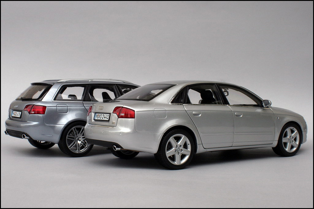 ディーラー特注 1/18 ミニチャンプス アウディ RS4 (B7) ディーラー