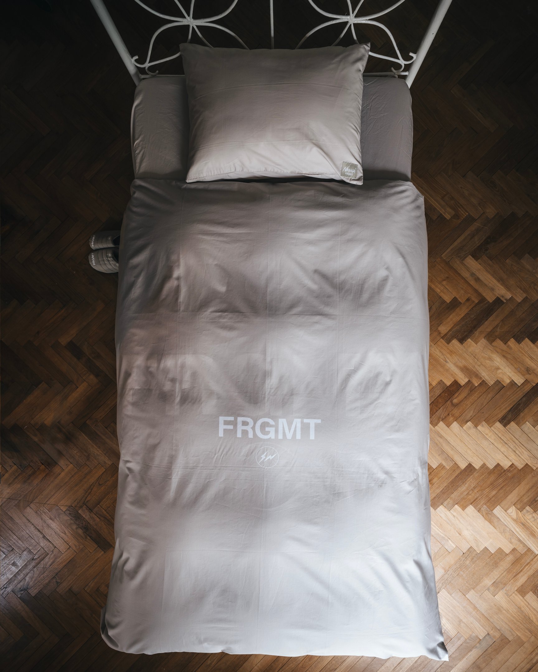 ナンガが「フラグメント」とコラボ、掛け布団やシーツなど寝具