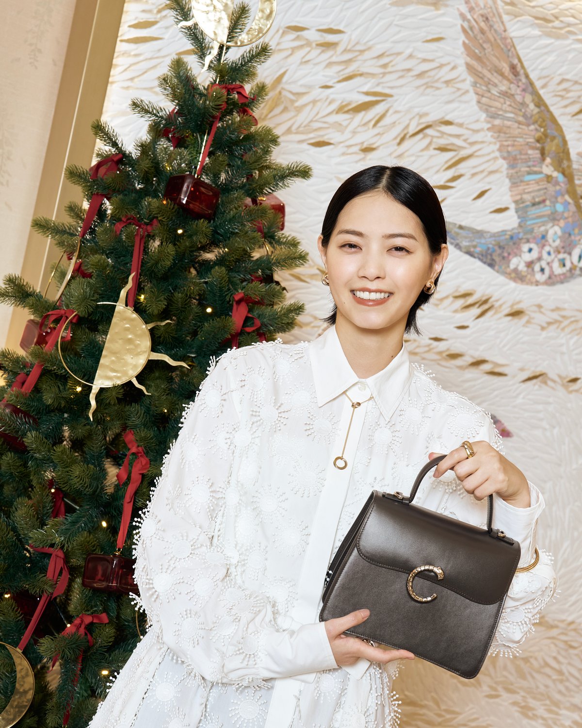 ホリデームード溢れる「カルティエ」のブティックに西野七瀬が来店