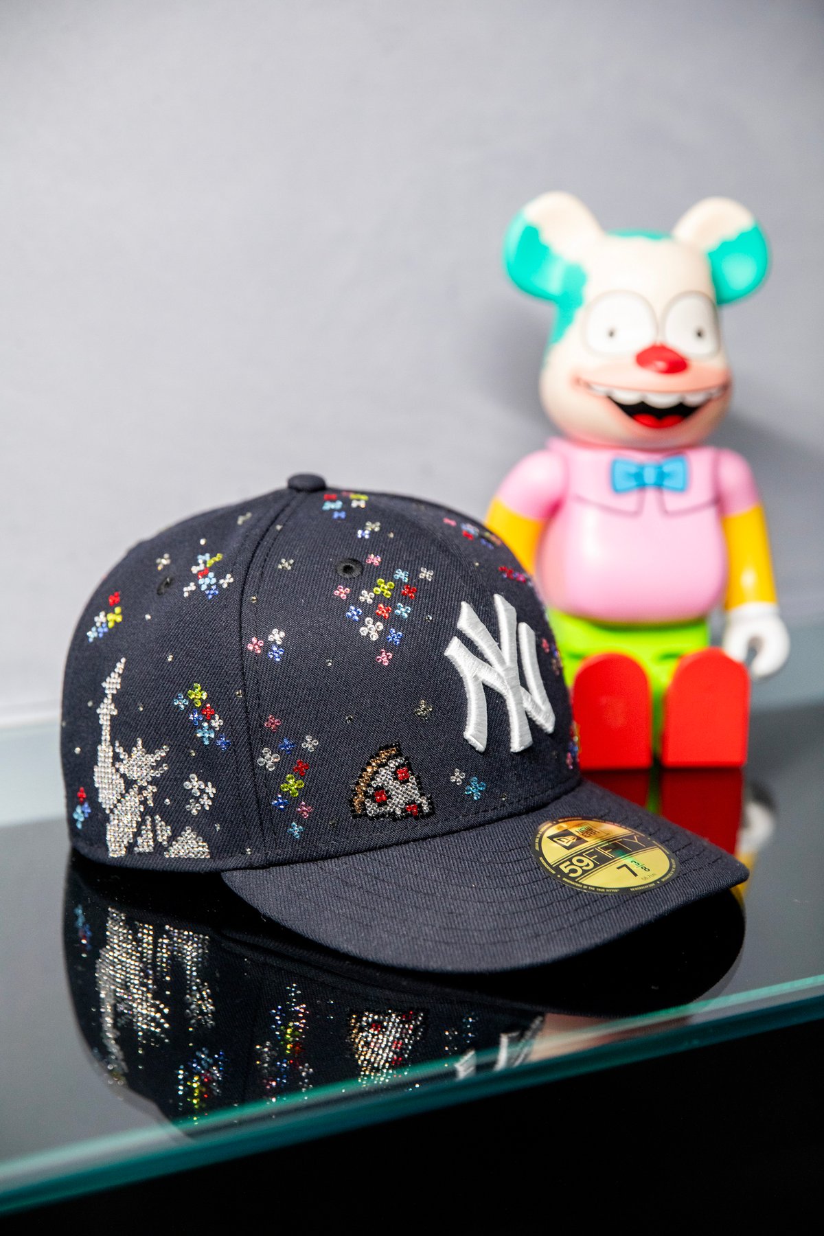 LA発「クチュール」、ジュエリーでアップデートしたニューエラキャップ