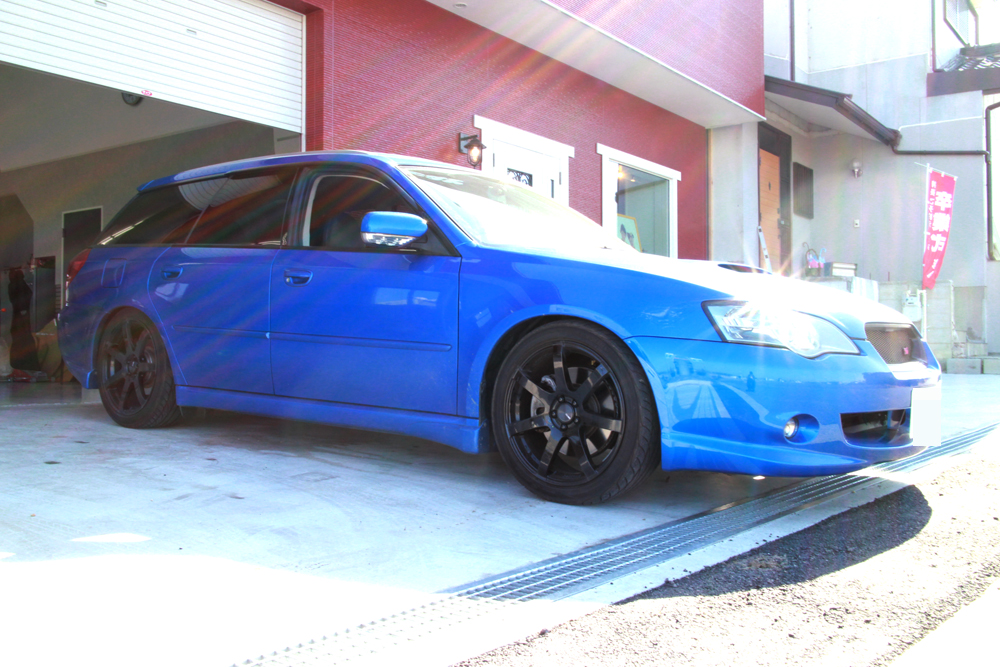 レガシー BP5にHKS車高調の取り付けと四輪アライメント - カー用品持込