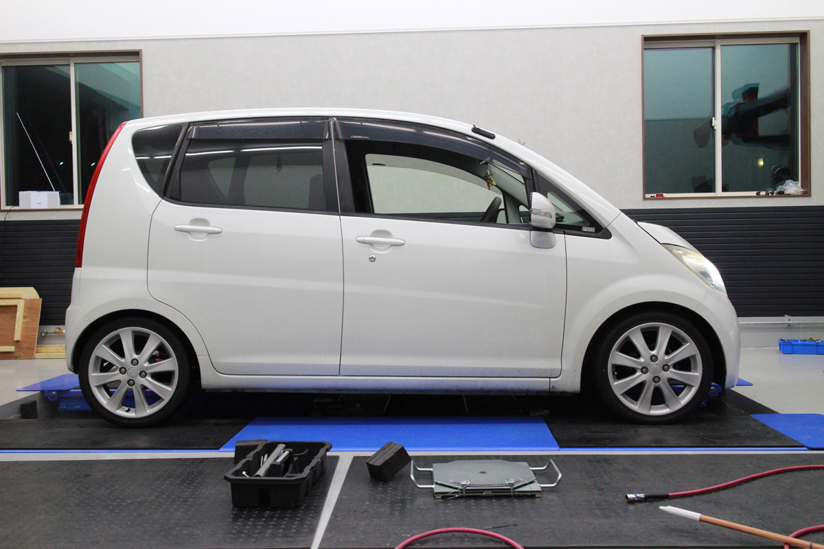 ムーヴ L175Sにタナベ DF210のダウンサスの取り付けと四輪アライメント