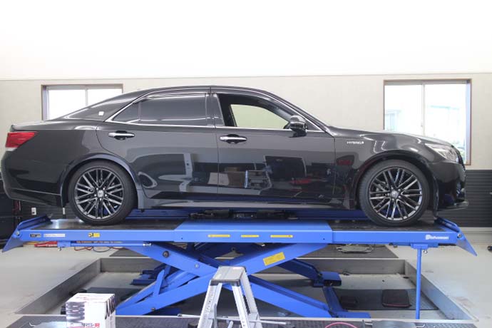 クラウン AWS210 ダウンサス取り付け 四輪アライメント - カー用品持込