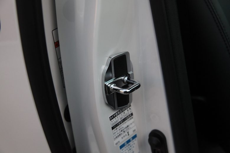 アルファード AYH30W TRDドアスタビライザー取り付けなど - カー用品持