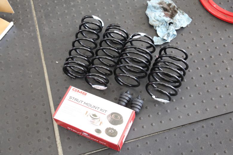 ワゴンR MH23S RS-Rダウンサス取り付けと四輪アライメント調整 - カー