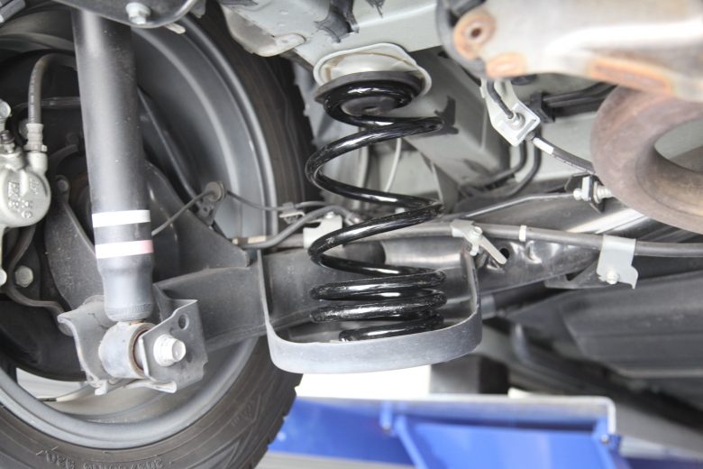 ヴォクシー ZRR80 RS-Rダウンサス取り付けと四輪アライメント調整