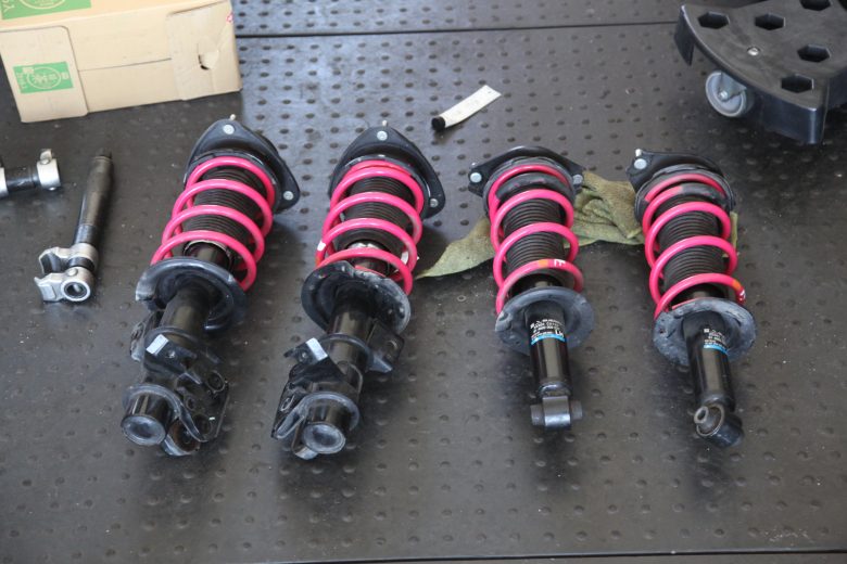 86 ZN6 ザックスサスペンションにSTIスプリング取り付け - カー用品持