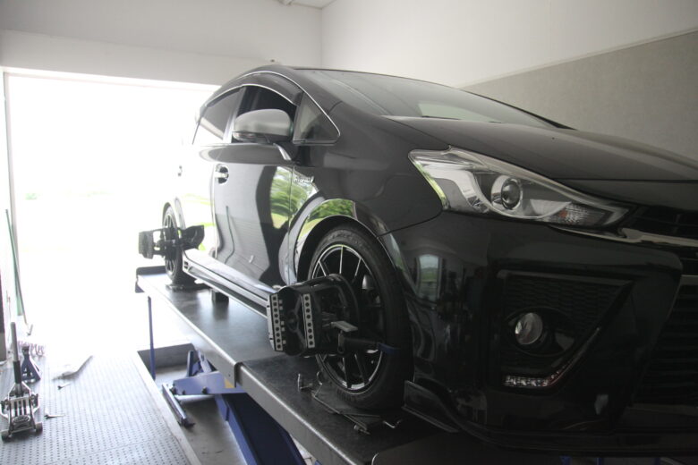 プリウスα ZVW41 RS-Rダウンサス取付と四輪アライメント - カー用品持