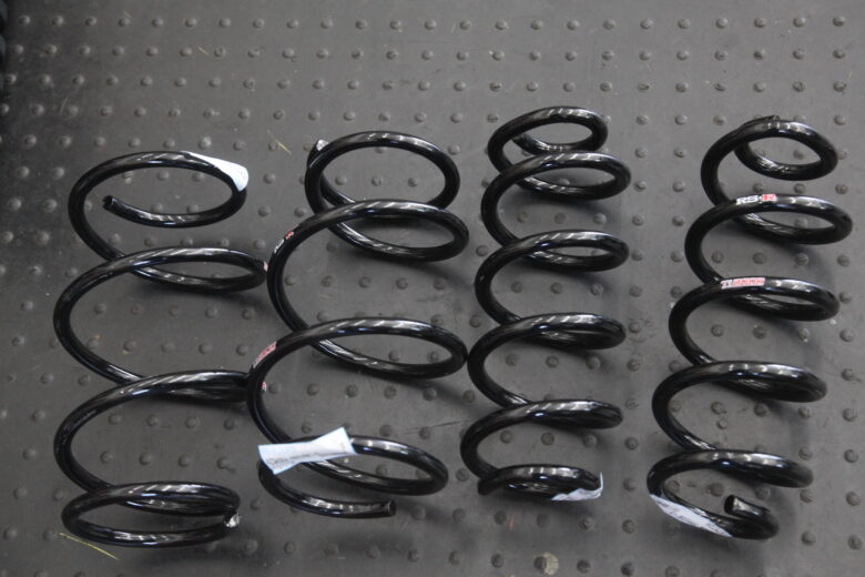 スペーシアカスタム MK53S ダウンサス 四輪アライメント調整 - カー