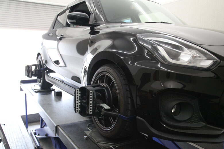 スイフト ZC33S SWKダウンサス取り付けと四輪アライメント - カー用品