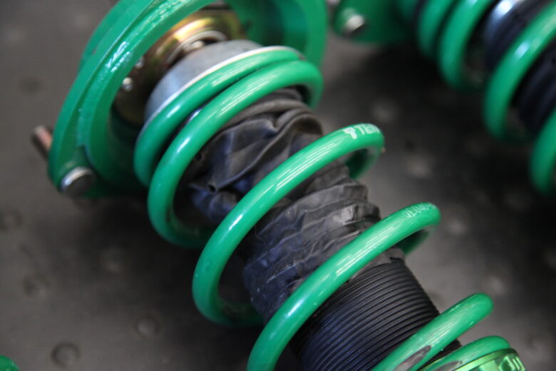 86 ZN6 TEIN FLEXZ取り付けと四輪アライメント - カー用品持込取り付け