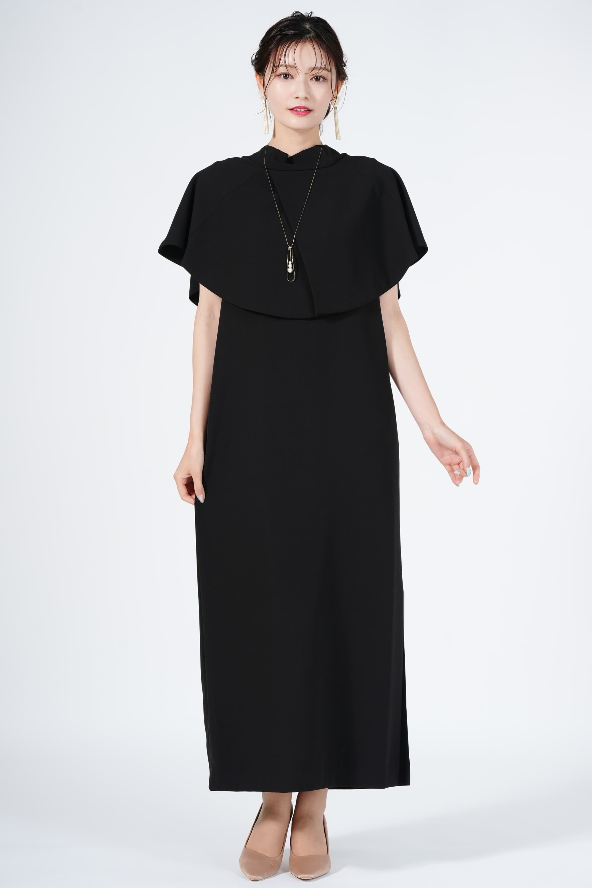 Ameri VINTAGE アンブレラ型ケープブラックドレス (M) をレンタル