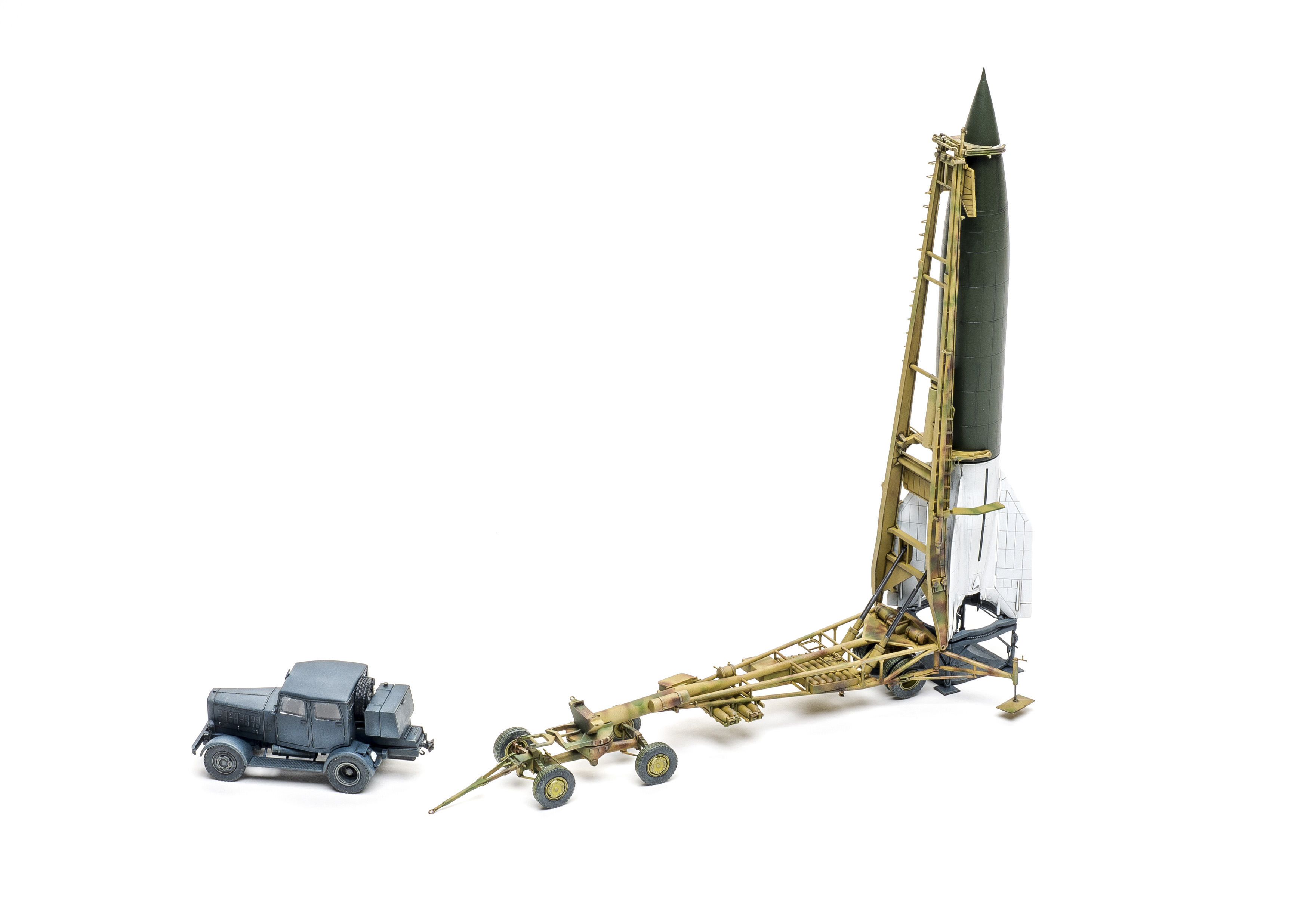 Build review of the Takom V-2 Meillerwagen and Hanomag SS100 scale