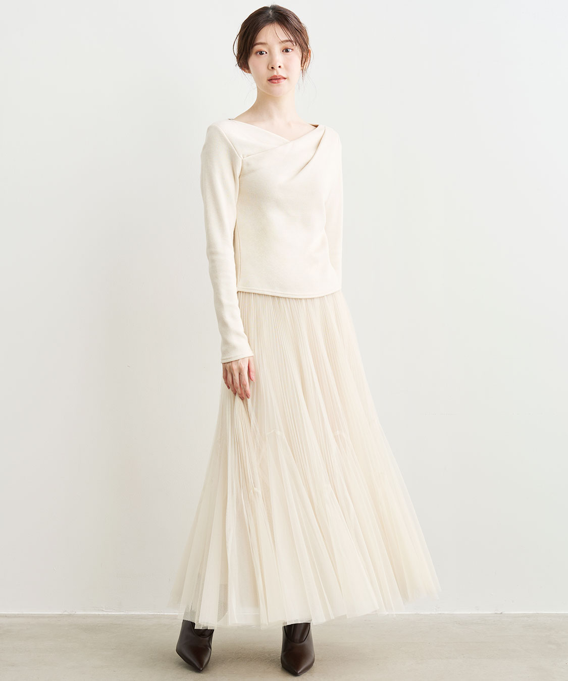 アシメネックオフショルダーカットソー｜PETAL ONLINE（ペタルオンライン）