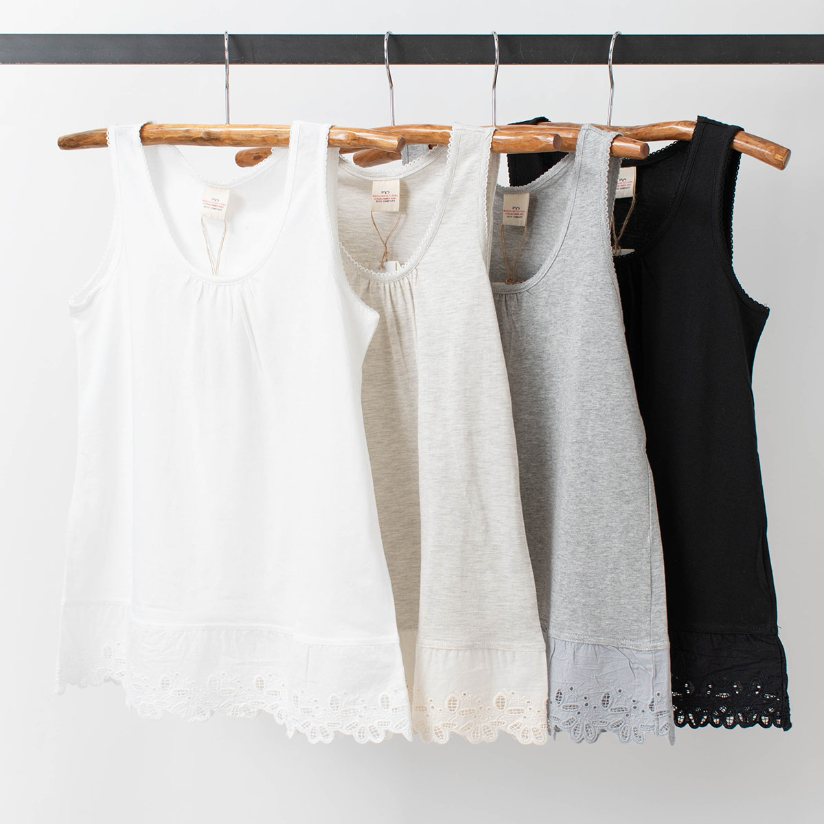 D*g*y 裾レースタンクトップ｜ナチュラルファッション・ナチュラル服の通販