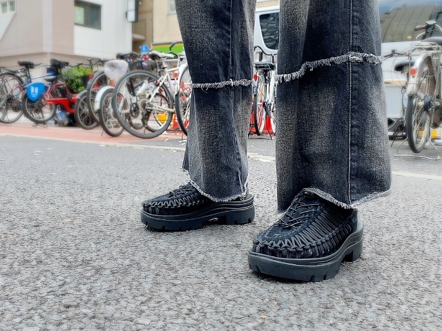KEENのUNEEKに2025年最新作登場！厚底ソールが特徴的な「UNEEK PLT」を