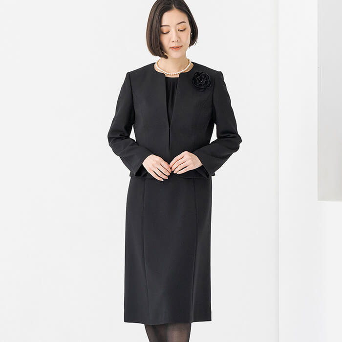 ノーカラーの洗えるアンサンブル 9号・ブラック｜東京ソワール