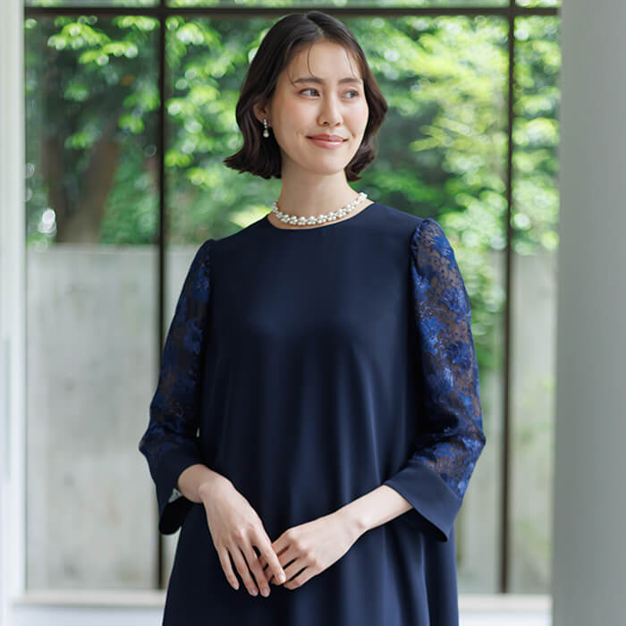 上品なフラワー刺繍のネイビードレス 9号・ネイビー｜東京ソワール