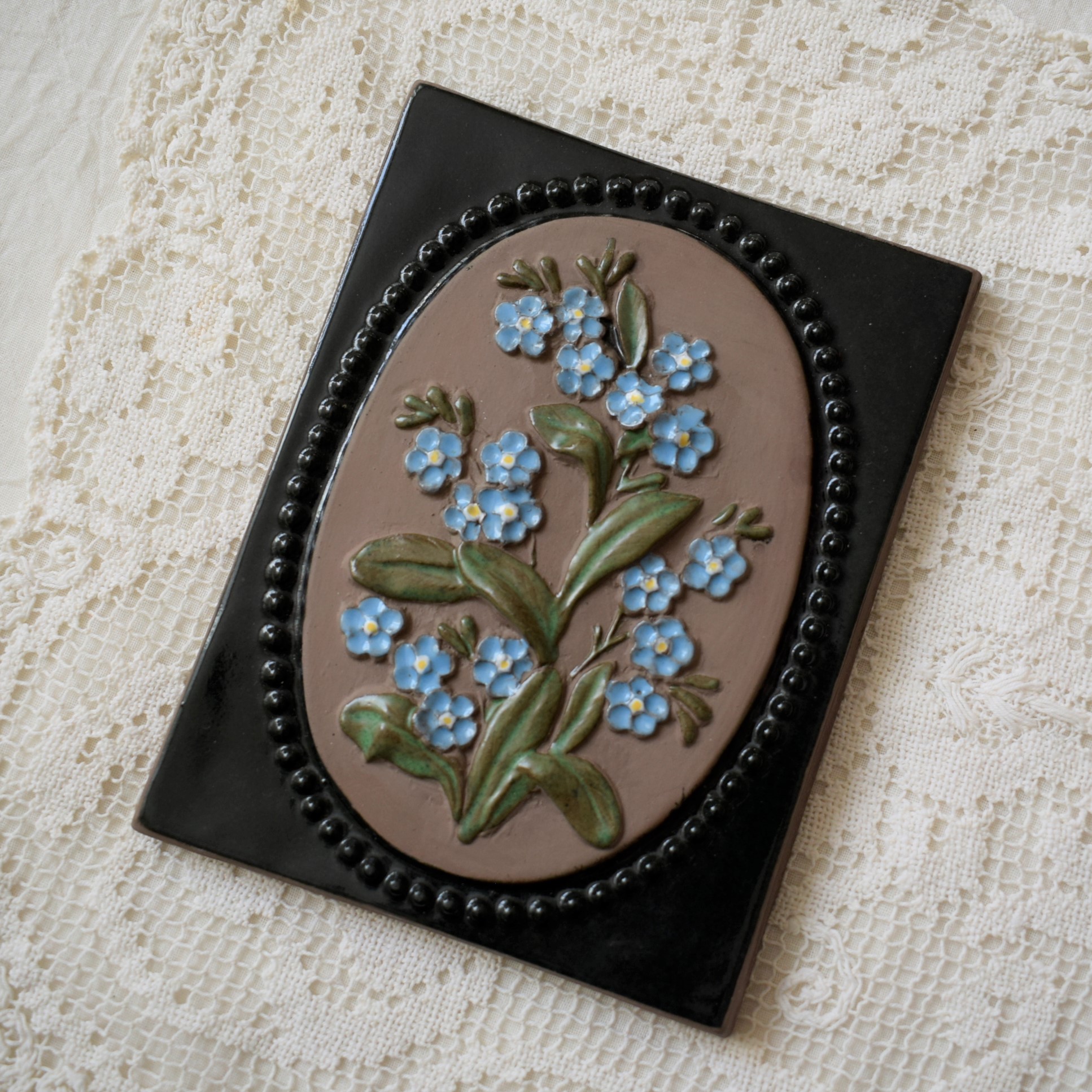 勿忘草の陶板 / Jie Gantofta ・ジィガントフタ | florantik