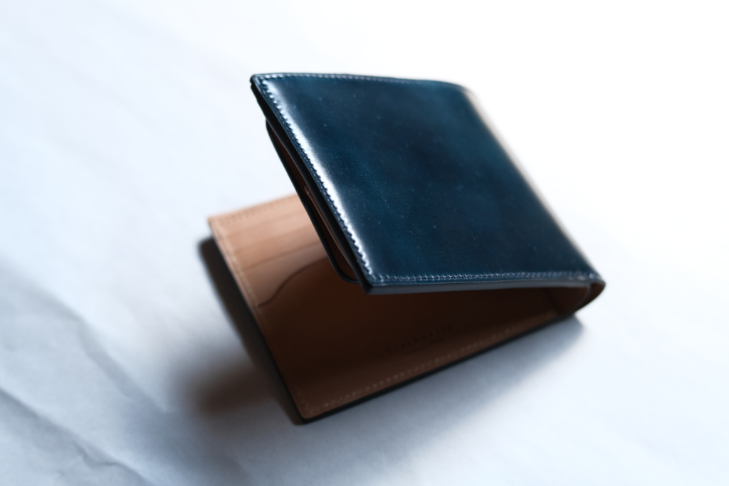 入荷情報】シェルコードバンの二つ折り財布が全色揃いました