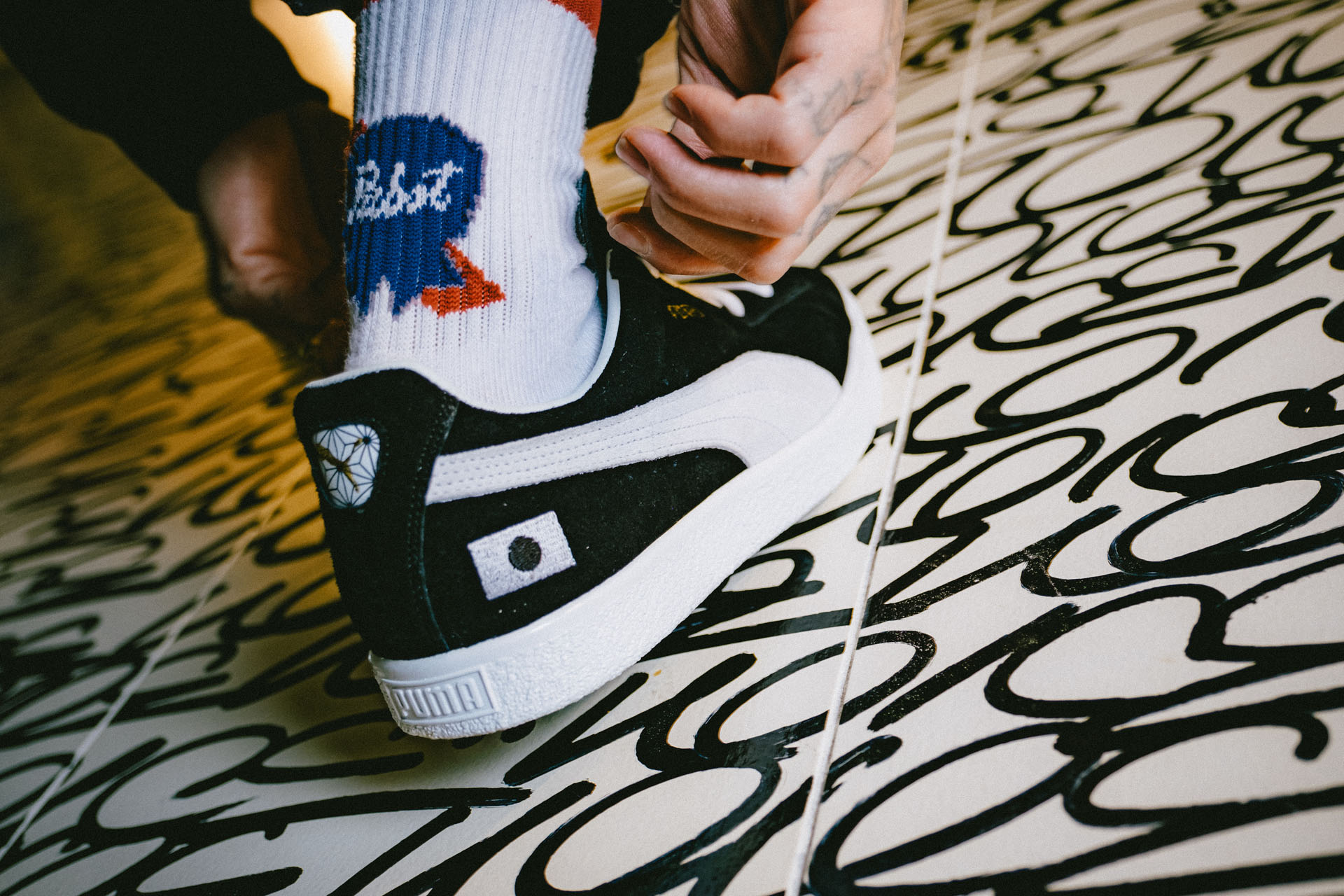 atmosから「JESSE」と「PUMA」のトリプルコラボとなる「PUMA SUEDE VTG